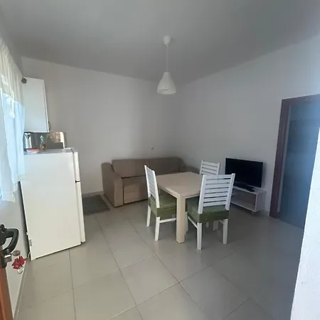 Apartment B&e 2