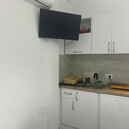 B&e 2 Apartment *